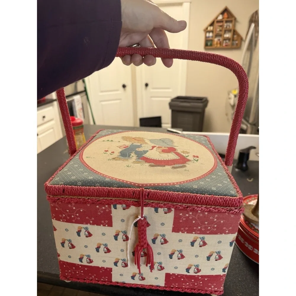 Vintage‎ Sewing Basket Filled w/ Notions Buttons Thread – Holly Hobbie Style